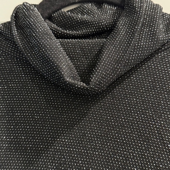 NWT DR2 Black and Gold Shimmer Top sz xl - Picture 2 of 5